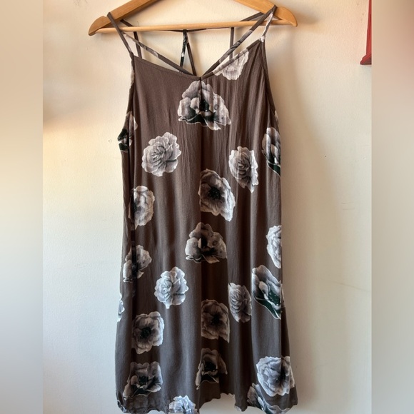 Dresses & Skirts - 3/$25 Devoted luxury apparel floral strappy dress M